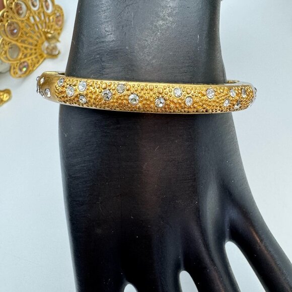 BRIGHTON Gold Tone & Clear Crystals Hammered Hinged Bracelet 6.3/4 - Picture 1 of 10